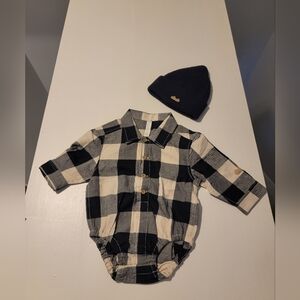 Excellent condition. 2 piece bundle Souris Mini 6-9m